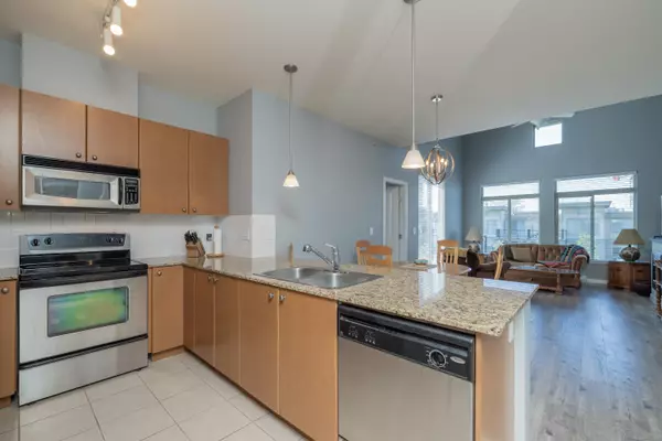 Surrey, BC V3R 0B3,15380 102a AVE #430