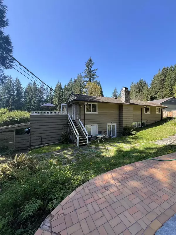 West Vancouver, BC V7S 1G8,533 Hadden DR