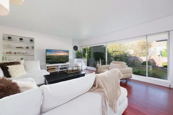 West Vancouver, BC V7V 1X5,2250 Haywood AVE