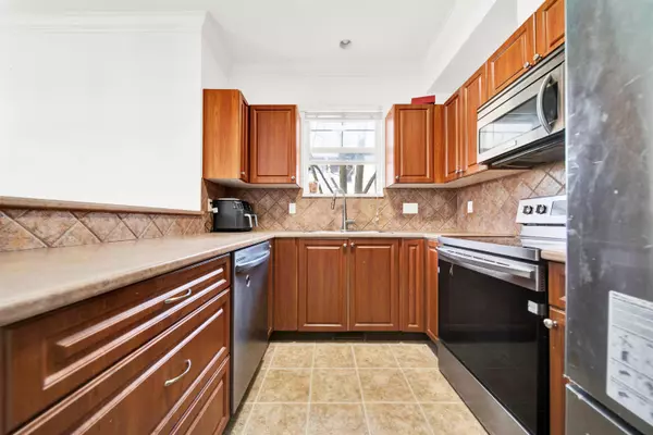 New Westminster, BC V3M 5C9,1010 Ewen AVE #25