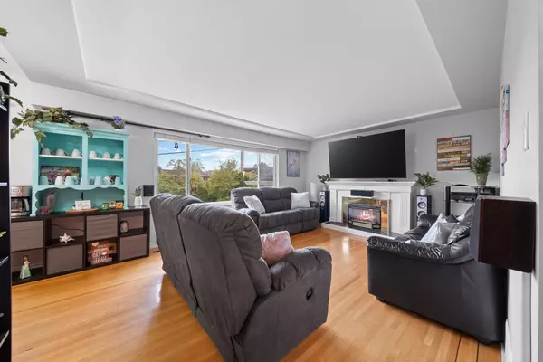 White Rock, BC V4B 3A8,14424 Mann Park CRES