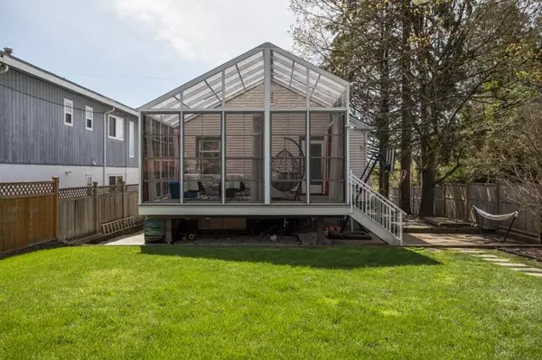 North Vancouver, BC V7M 2B5,344 W 23rd ST
