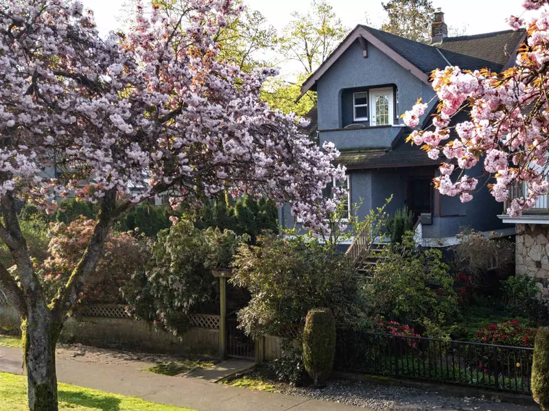 494 E 18th AVE, Vancouver, BC V5V 1G1