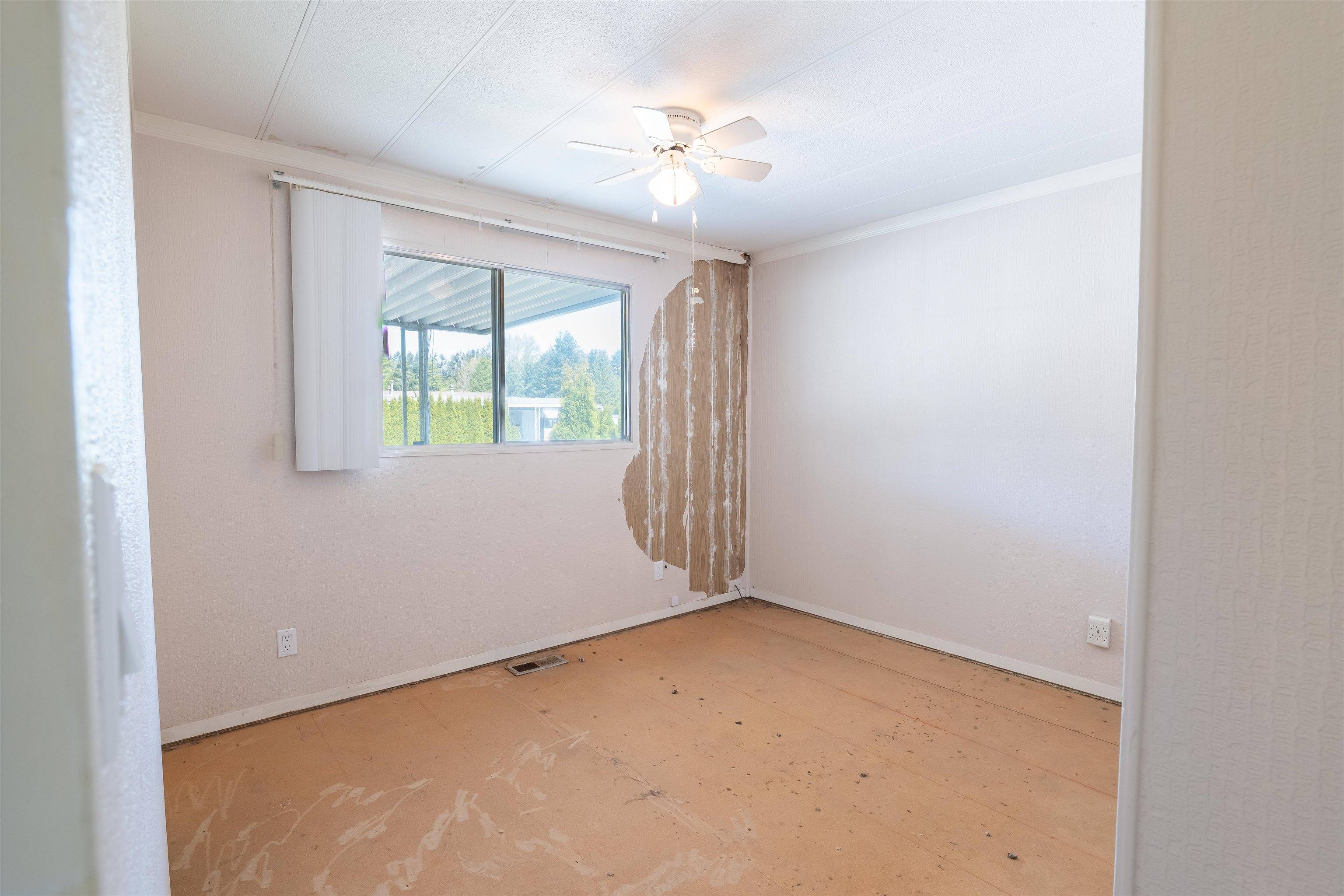 1840 160 ST #15 Surrey, BC V4A 4X4