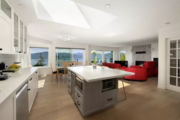 Lions Bay, BC V0N 2E0,250 Kelvin Grove WAY