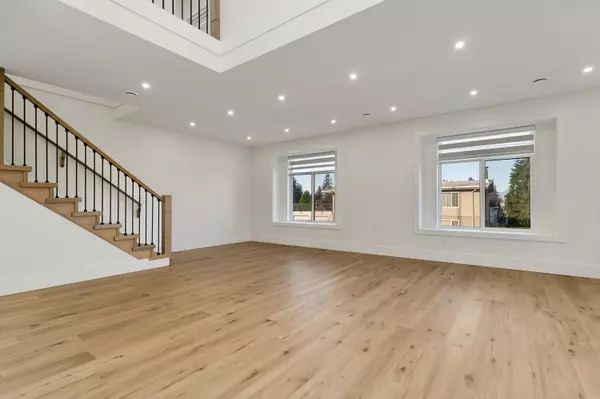 Burnaby, BC V3N 3S9,7419 1st ST