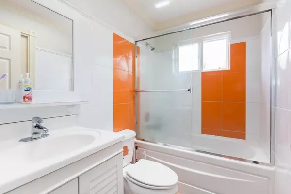 Vancouver, BC V6P 2E8,1505 W 62nd AVE