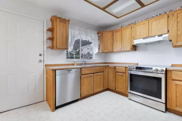 Surrey, BC V4N 2B3,15852 100 AVE