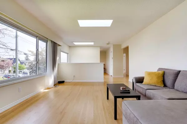 White Rock, BC V4B 2L9,15568 Thrift AVE