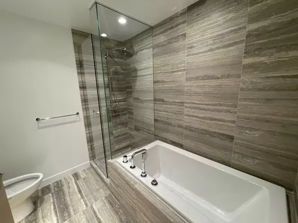 567 Clarke RD #4604 Coquitlam, BC V3J 0K7