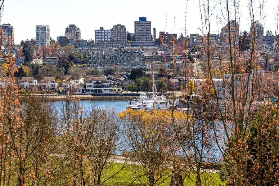 638 Beach CRES #301, Vancouver, BC V6Z 3H4