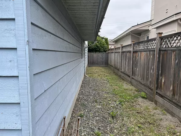 Richmond, BC V7A 2A1,9500 Bakerview DR