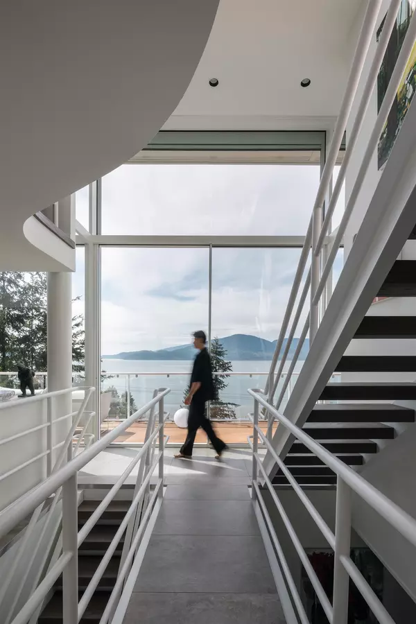 90 Isleview PL West Vancouver, BC V0N 2E0