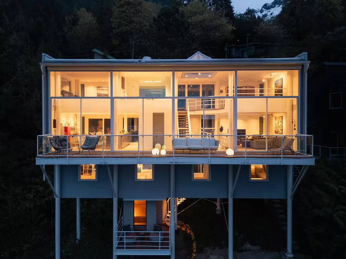 West Vancouver, BC V0N 2E0,90 Isleview PL