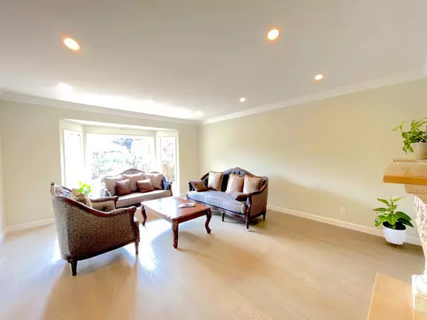 Richmond, BC V6Y 1H3,7371 Sunnymede CRES
