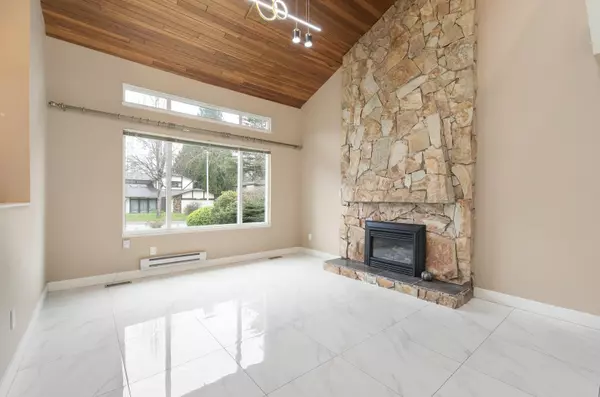 Surrey, BC V3R 7N1,15006 99a AVE