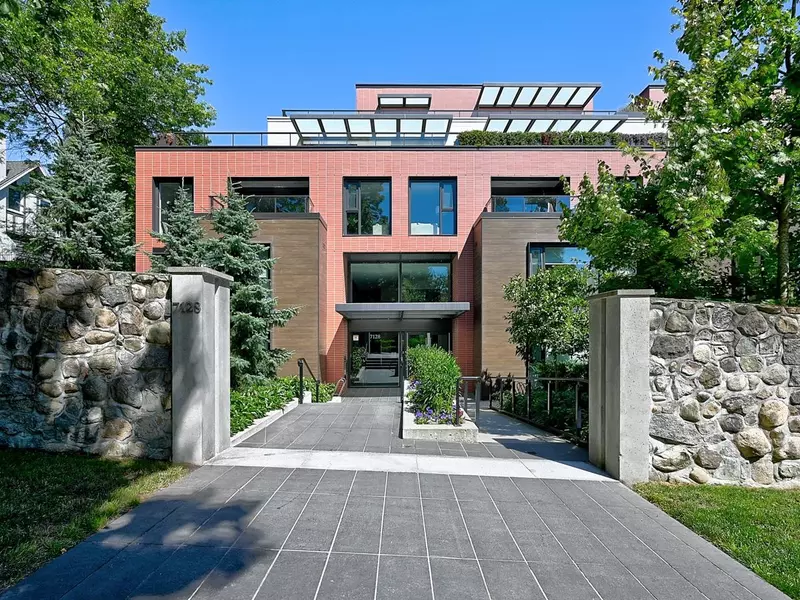 7128 Adera ST #204, Vancouver, BC V6Z 3G1