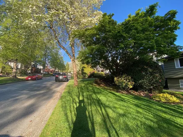 2056 W 29th AVE, Vancouver, BC V6J 3A1