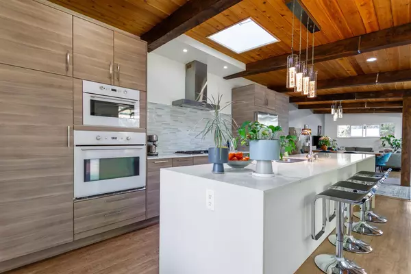 2955 Spuraway AVE, Coquitlam, BC V3C 2C9