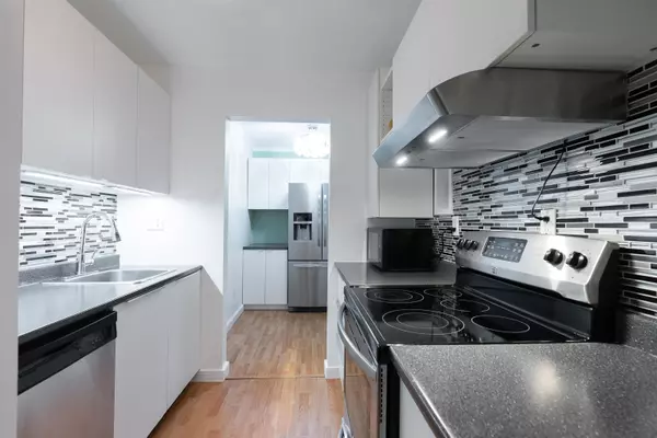 Burnaby, BC V3N 4R3,9880 Manchester DR #402