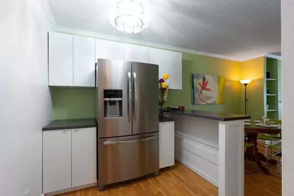 Burnaby, BC V3N 4R3,9880 Manchester DR #402