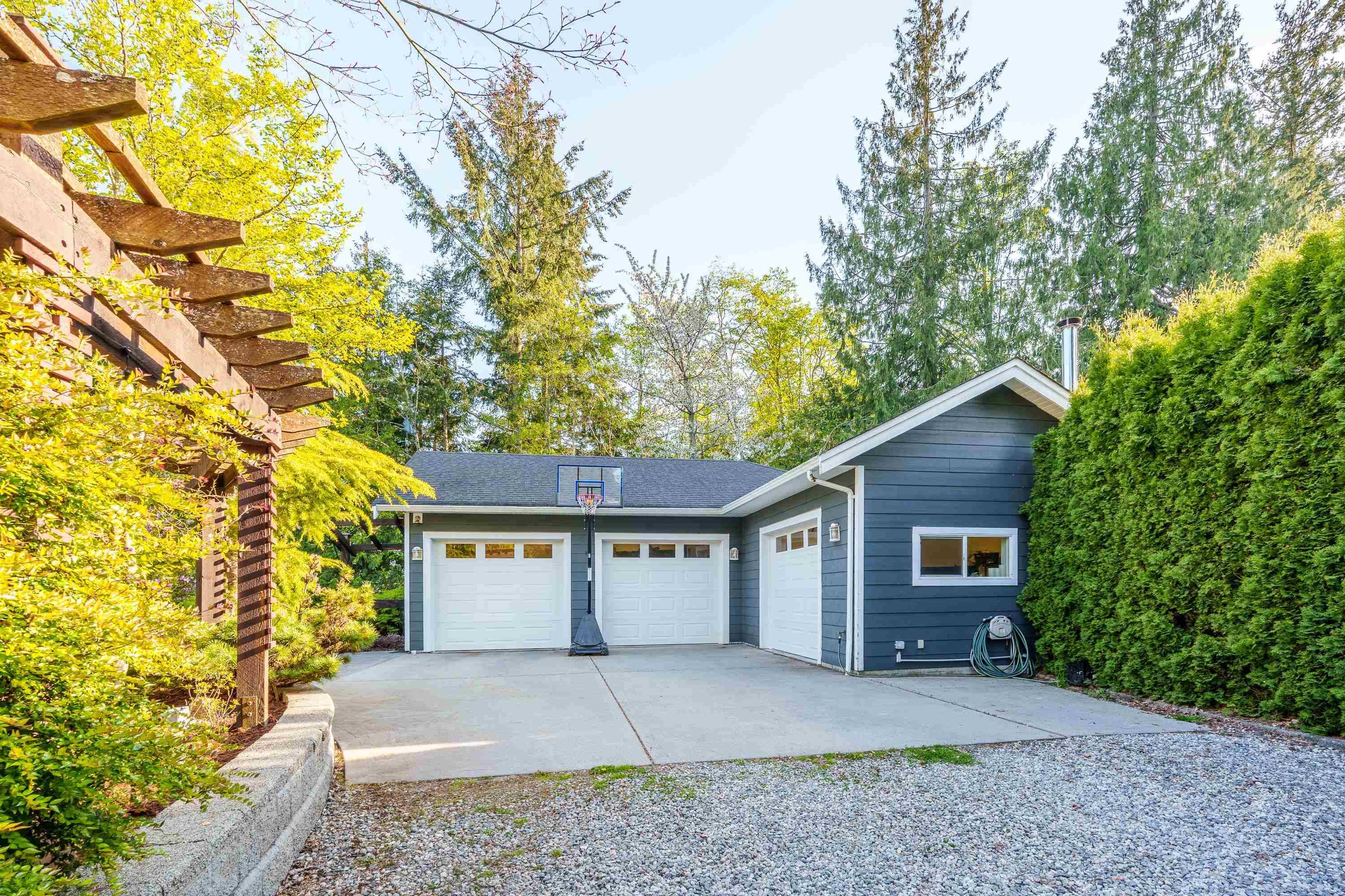 6323 Oracle RD, Sechelt, BC V7Z 0R8