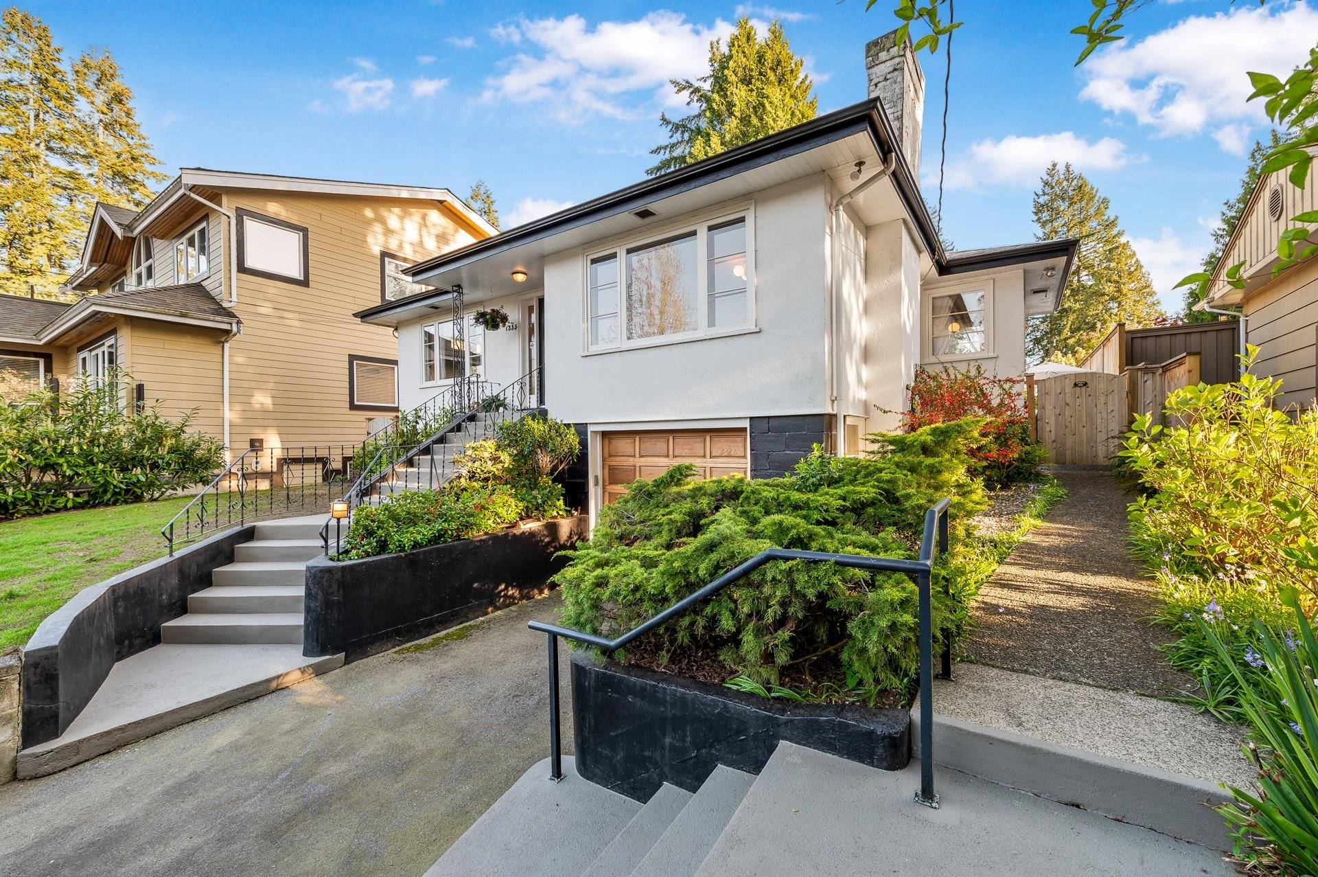 1335 W 22nd ST, North Vancouver, BC V7P 2G3