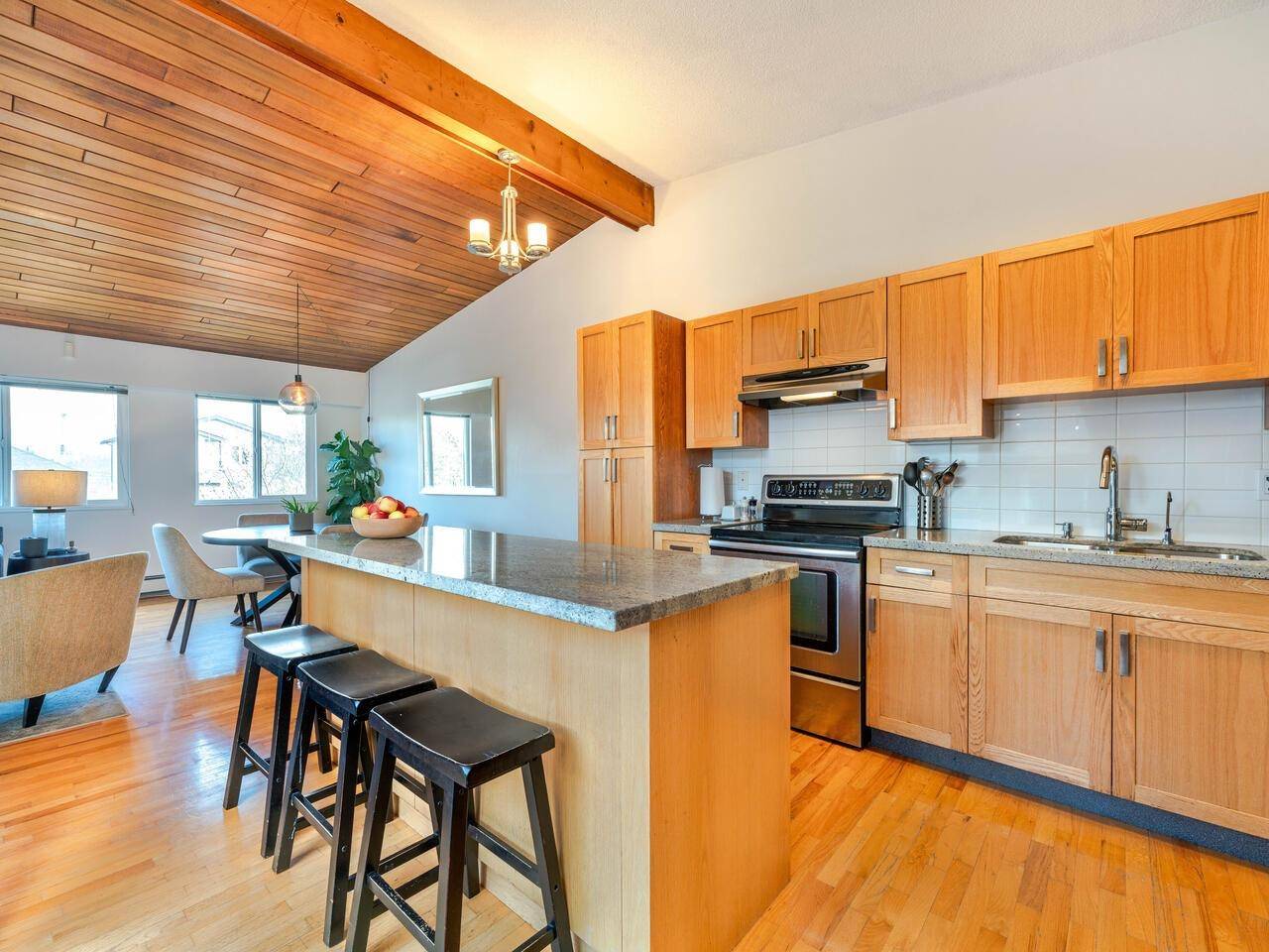 Vancouver, BC V5K 2W5,2568 Napier ST