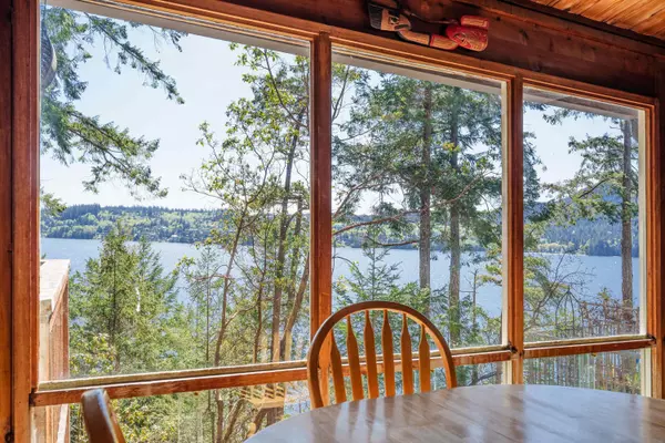 6037 Sandy Hook RD, Sechelt, BC V7Z 0C9