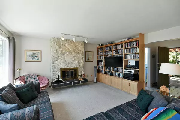 Sechelt, BC V7Z 0T3,7297 Belle RD