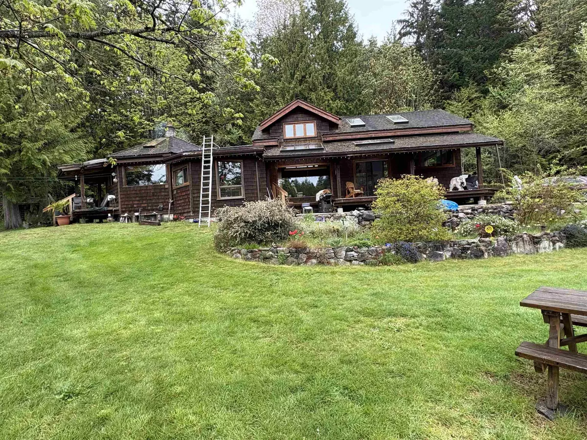 Halfmoon Bay, BC V7Z 1G9,5768 Sutherland RD