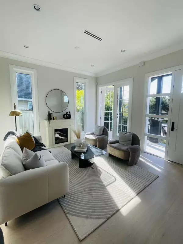 Coquitlam, BC V3K 2J3,765 Edgar AVE #101