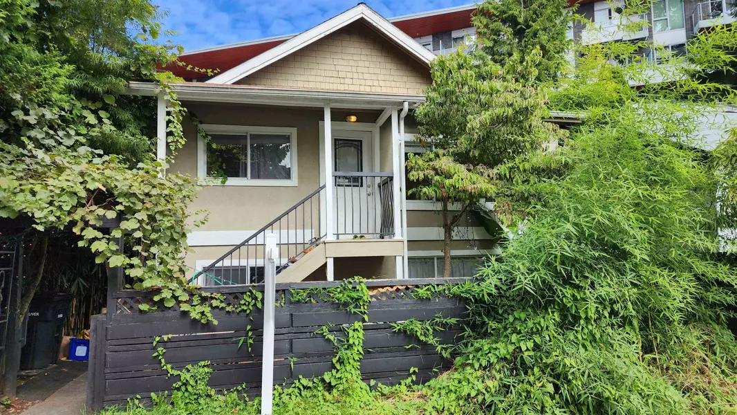 1577 E 26th AVE, Vancouver, BC V5N 2W1