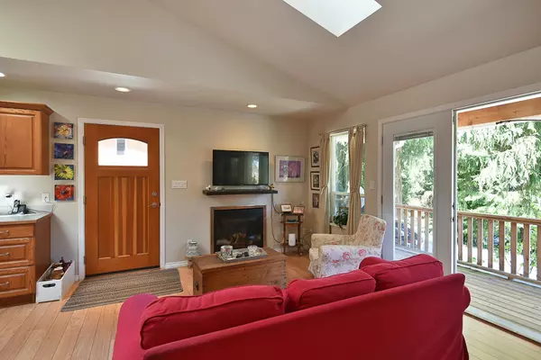 Sechelt, BC V0N 3A0,5689 Salmon DR