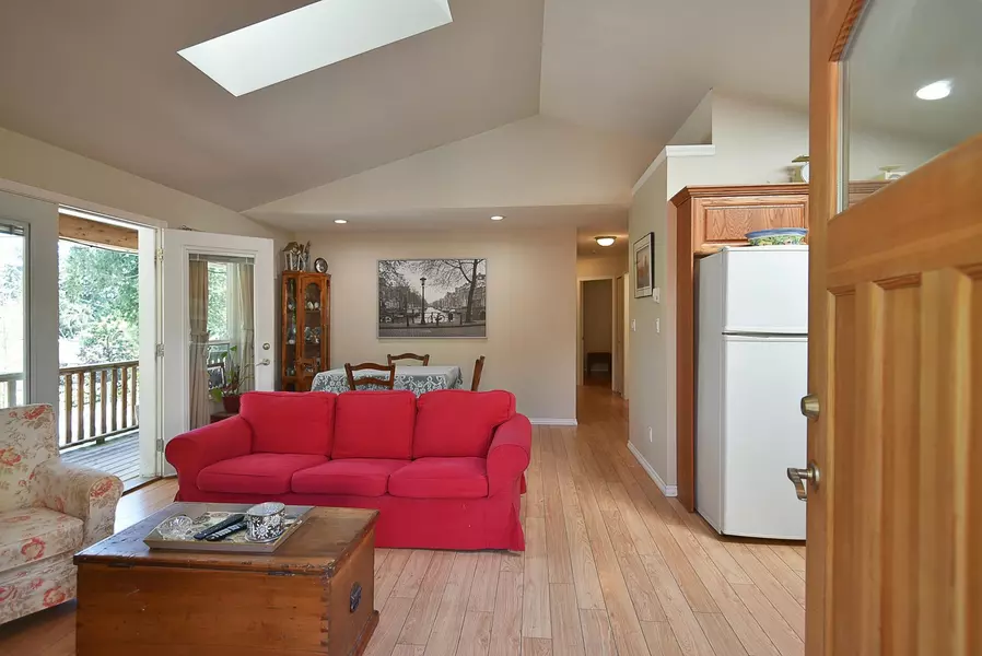 5689 Salmon DR, Sechelt, BC V0N 3A0