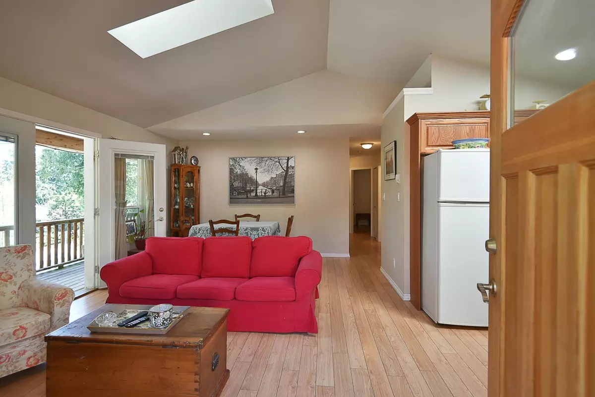 Sechelt, BC V0N 3A0,5689 Salmon DR