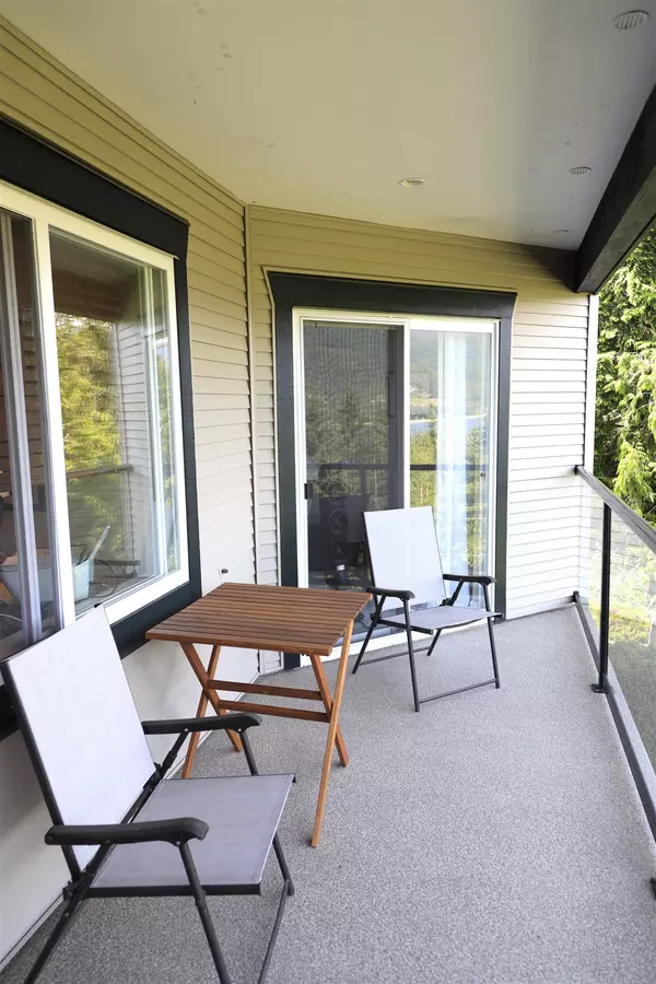 Sechelt, BC V7Z 0K5,5780 Trail AVE #W202