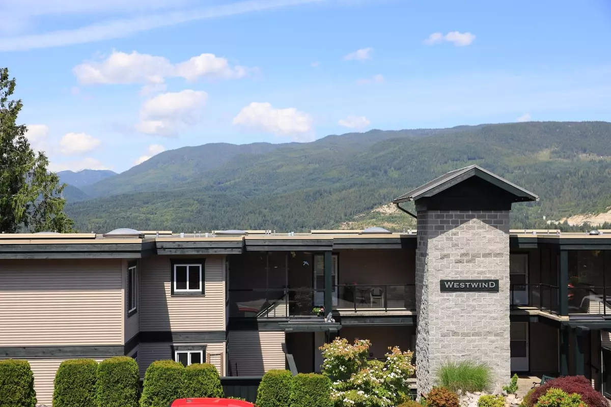 Sechelt, BC V7Z 0K5,5780 Trail AVE #W202