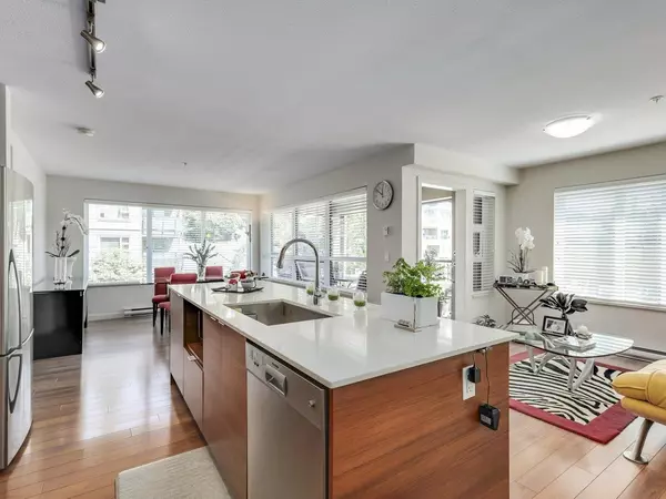 1673 Lloyd AVE #304, North Vancouver, BC V7P 0A9