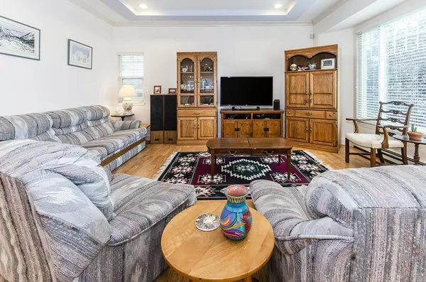 North Vancouver, BC V7L 1J6,522 E 4th ST