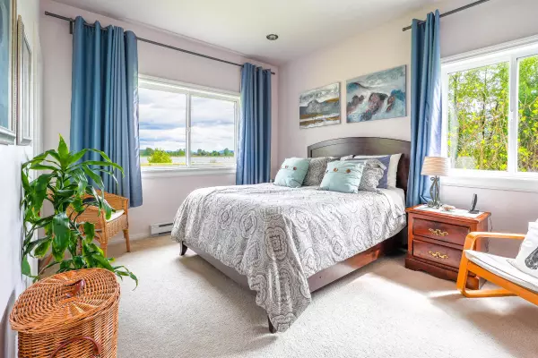 Port Coquitlam, BC V3E 3G1,325 Laurier AVE