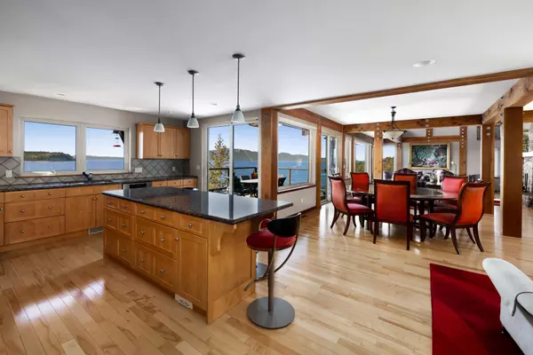 Halfmoon Bay, BC V7Z 1G5,9987 Welcome Wynd