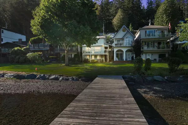 Cultus Lake, BC V2R 4Z9,25 Lakeshore DR