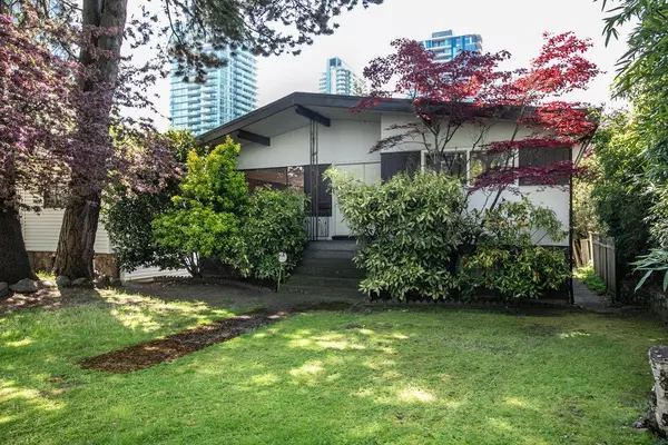 532 W 64th AVE, Vancouver, BC V6P 2K9