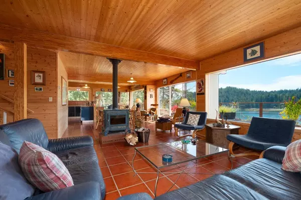 Bowen Island, BC V0N 1G1,345 David RD