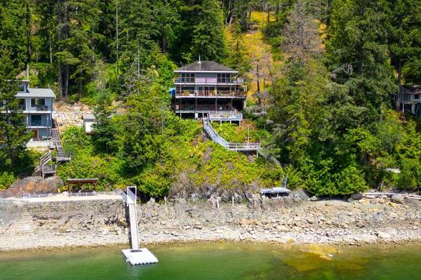 345 David RD, Bowen Island, BC V0N 1G1