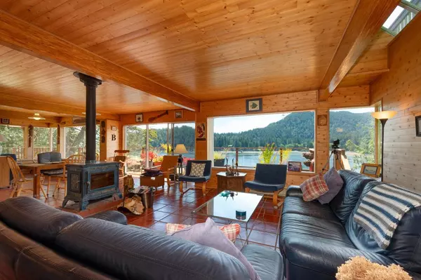 Bowen Island, BC V0N 1G1,345 David RD