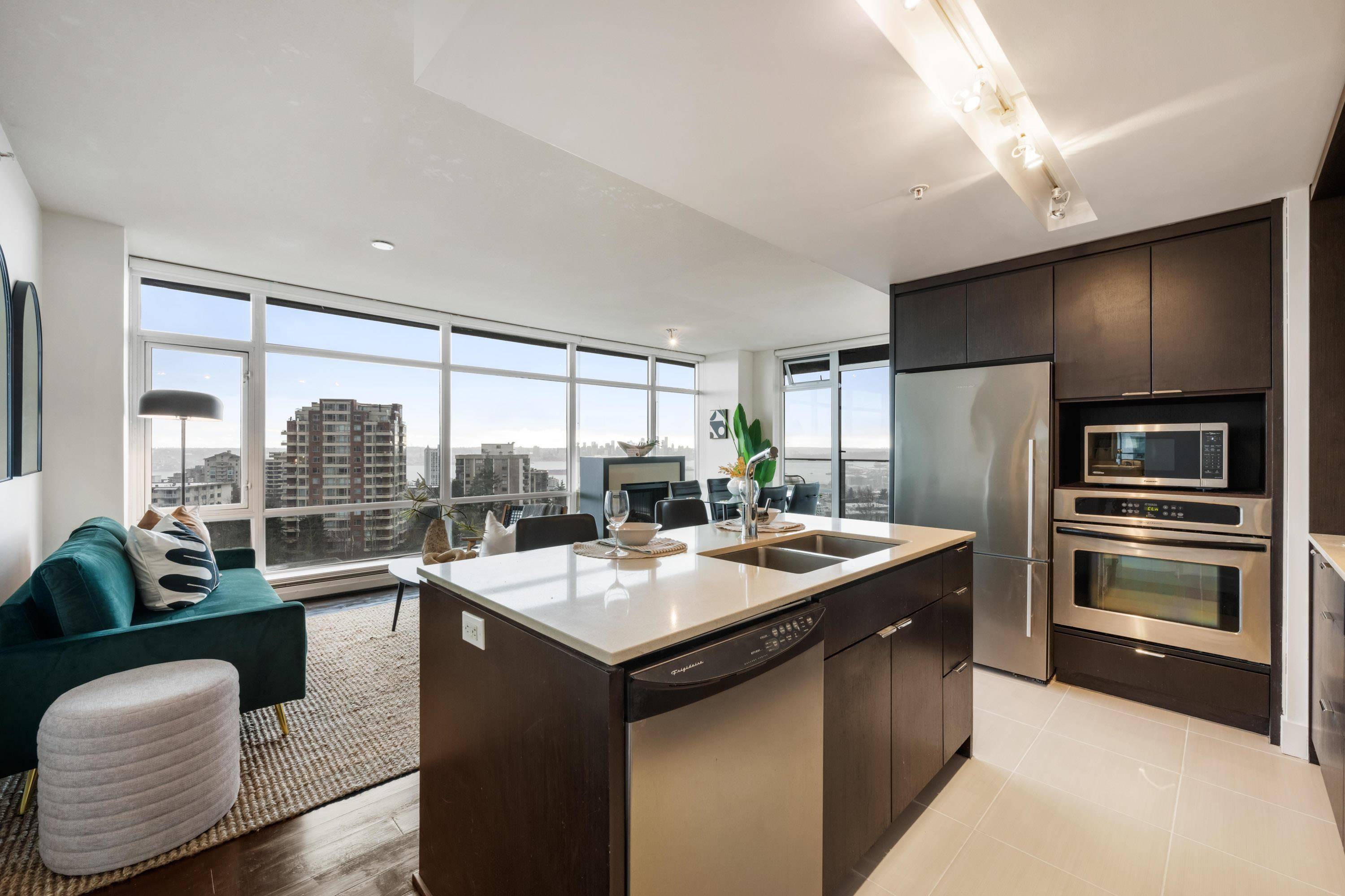 North Vancouver, BC V7M 0A7,158 W 13th ST #906