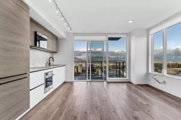 Surrey, BC V3T 0S7,10448 University DR #3304