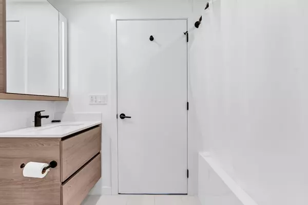 Surrey, BC V3T 0S7,10448 University DR #3304